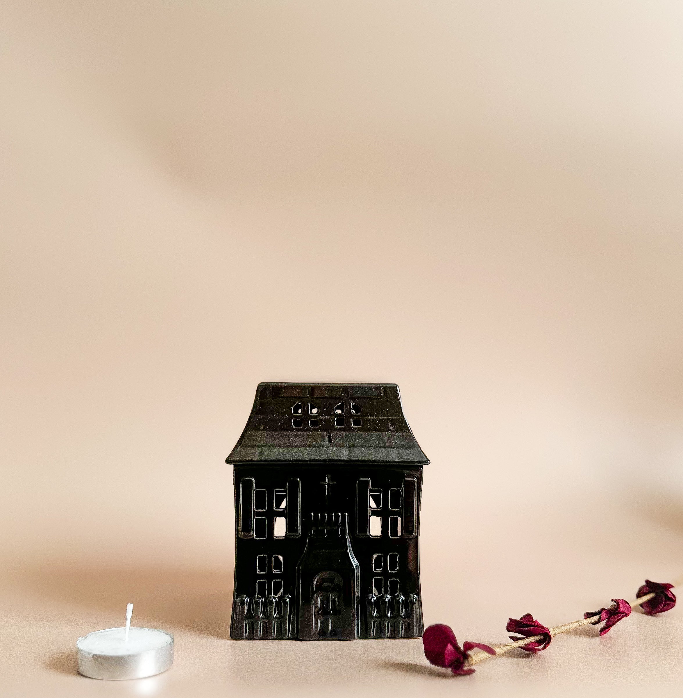 black haunted house wax warmer Planet Sis